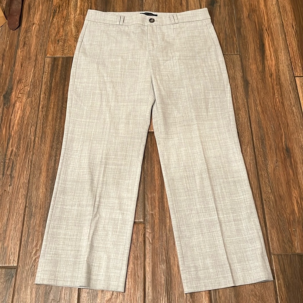 👖 LN Banana Republic brand women’s “Logan Crop” style pants